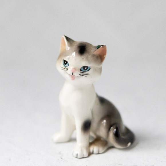 Unmarked Accents Japan Cat Figurine Vintage Tabby Shabby Chic